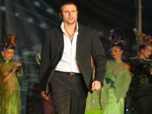 cătălin botezatu își prezintă noua colecție la promenada. akcent și iris concertează vineri și sâmbătă la mall