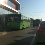 topul mârlanilor: piaţa unirii blocată de un autocar parcat aiurea în faţă la ramada