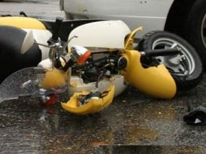 scooteraccident800x533 a cazut cu mopedul pe carosabil. era băut bine....