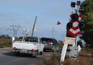 zeci de șoferi sancționați în urma raziilor de la trecerile de cale ferată