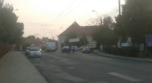 foto: accident la podul cfr, două autoturisme s-au ciocnit!