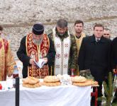 foto troiță ridicată la locul prăbușirii elicopterului de la stejărișu