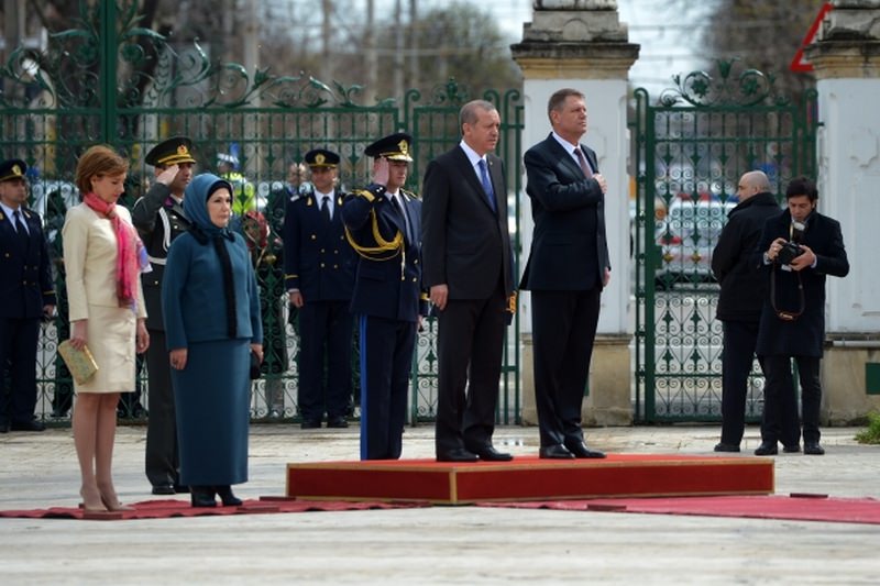 foto carmen iohannis a intrat în gura iuliei albu! uite ce spune despre ținutele primei doamne!