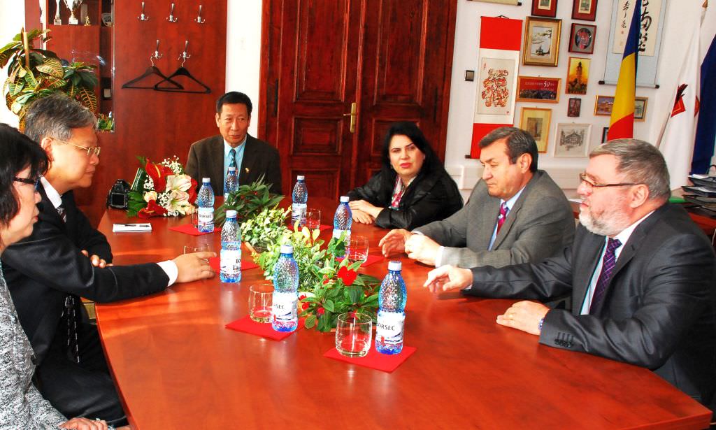 ambasadorul chinei s-a întâlnit cu rectorul ulb sibiu. iată ce i-a cerut acesta oficialului chinez!