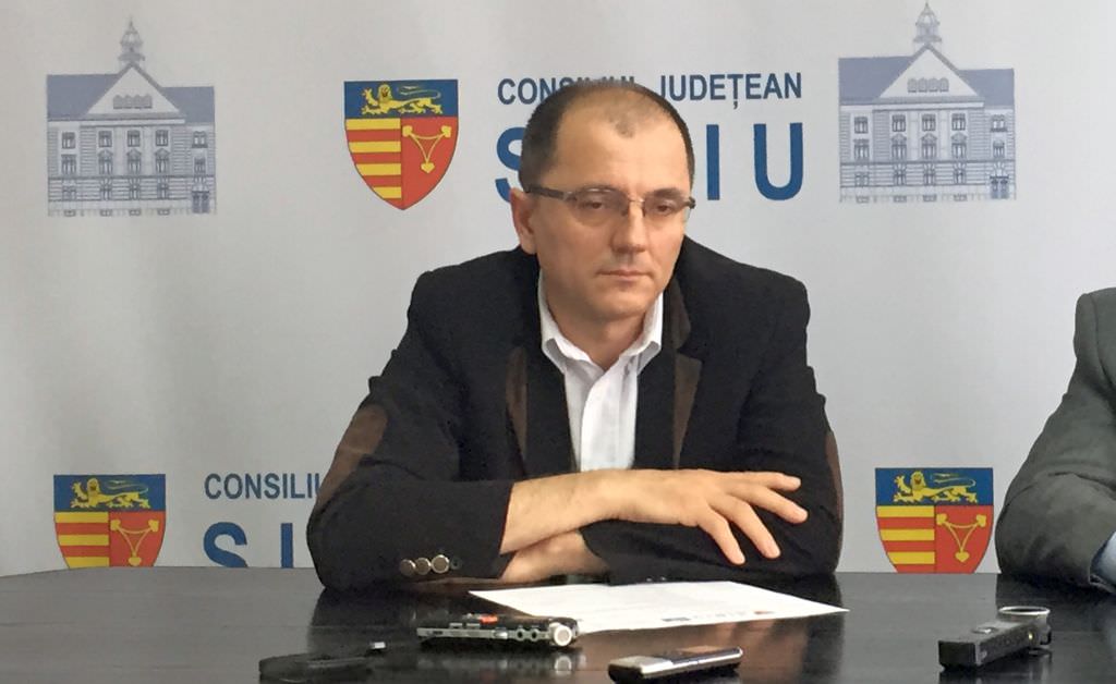 psd îl critică pe directorul camerei de comerţ - "aţi fost declarat colaborator al securităţii comuniste, adică un 'turnător' de rând care îşi pâra prietenii"