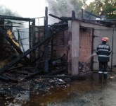 foto - incendiu la pensiunea ghiocelul. centrul de echitație s-a făcut scrum și un cal a murit!