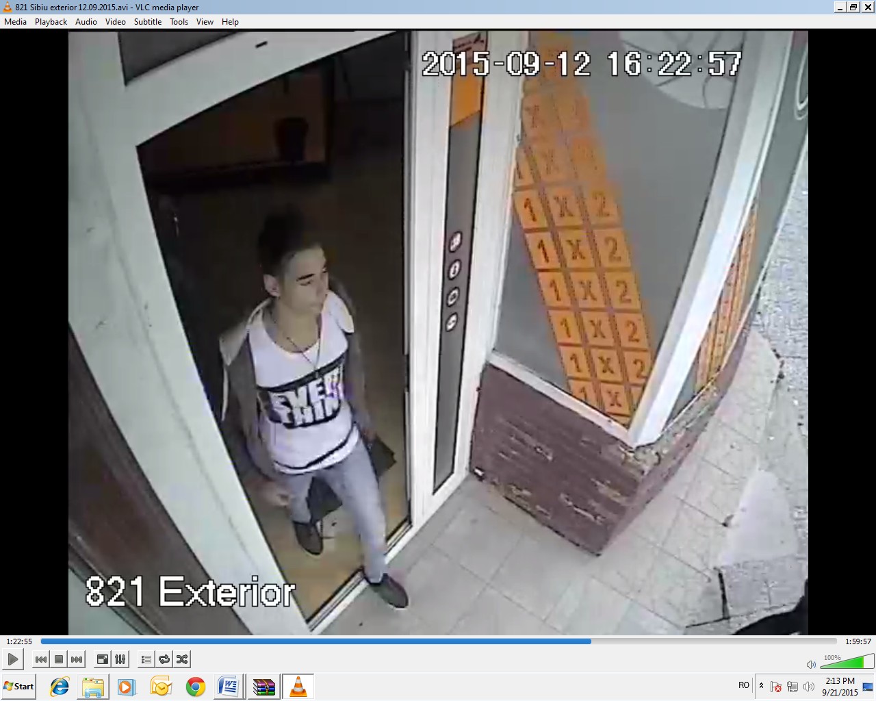 update video foto - poliția caută trei tineri care au furat banii dintr-un magazin de pe mihai viteazu. îi recunoşti?