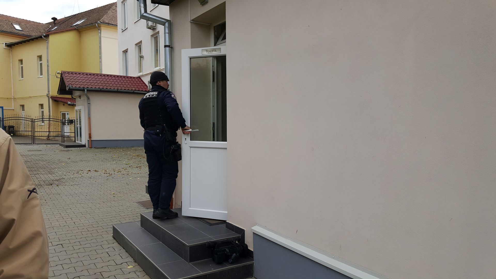 dna la șelimbăr: daniel maricuță vizat de pentru o mită în apartamente (video foto)