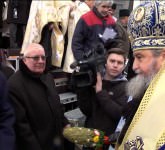 video – foto înghesuială și nervi la bobotează în piața mare. mii de oameni s-au împins ca să ia apă sființită!