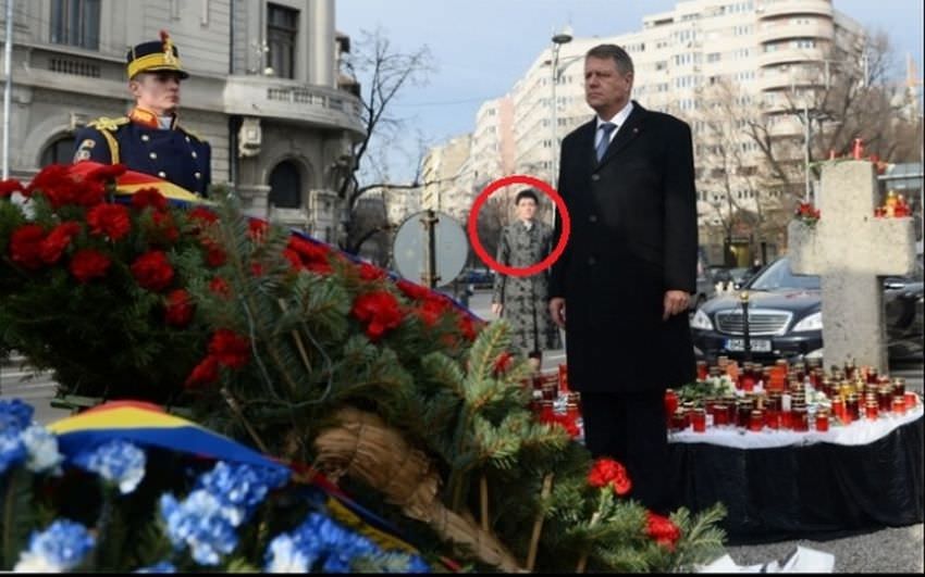 foto – sibianca din spatele lui iohannis. femeia care îl urmărește pas cu pas!