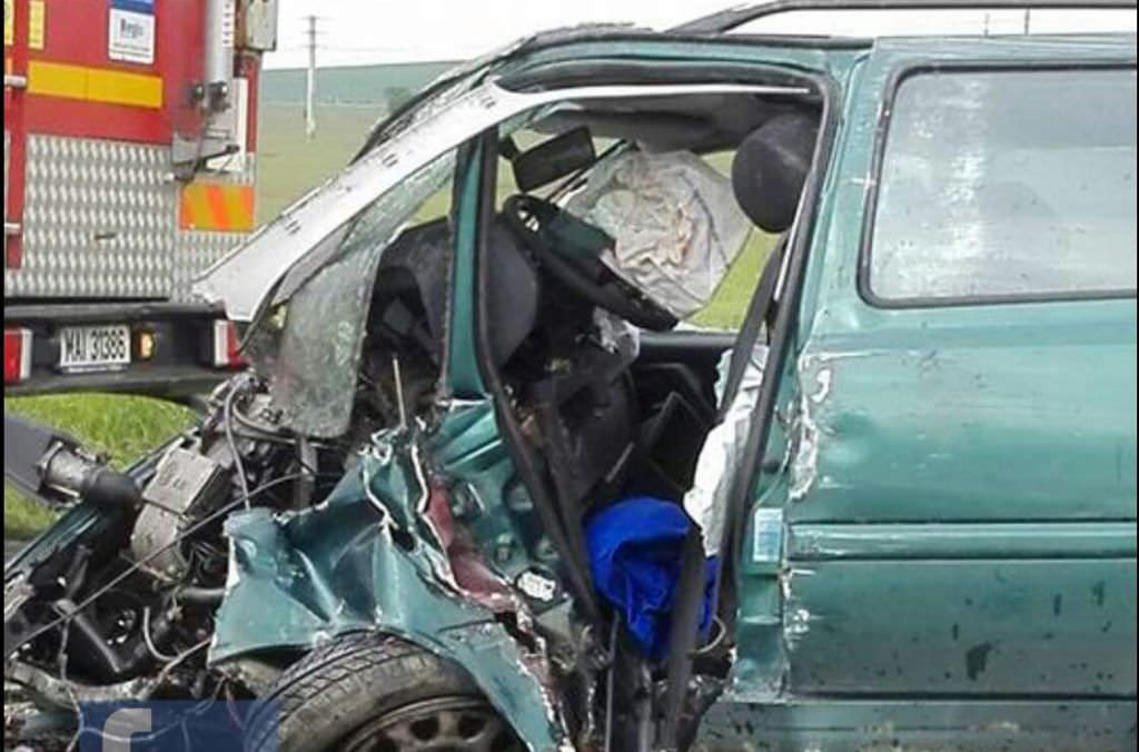 foto - acccident mortal pe drumul hoților la sibiu. mașină intrată într-un cap de pod!