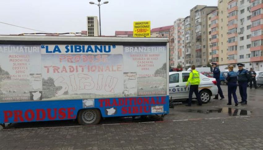 foto - amendă record pentru un ”șmecher” din sibiu care vindea produse tradiționale contrafăcute. unde erau de fapt fabricate acestea!