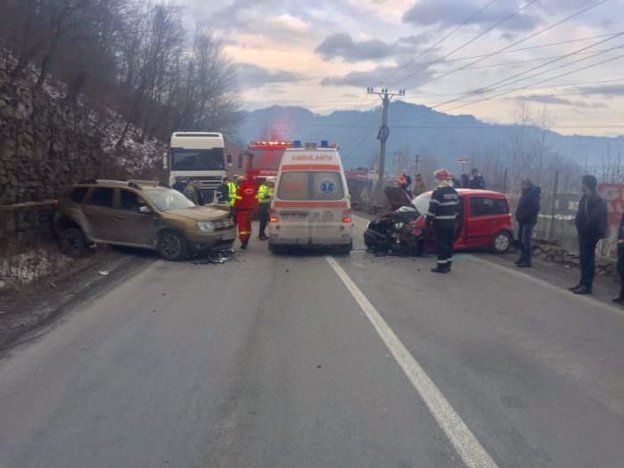 foto - accident grav pe valea oltului. traficul este blocat pe ambele sensuri de mers