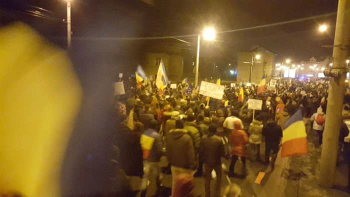 update live video – peste 40.000 de sibieni cel mai mare protest din ultimii 25 de ani de la sibiu. suntem în direct
