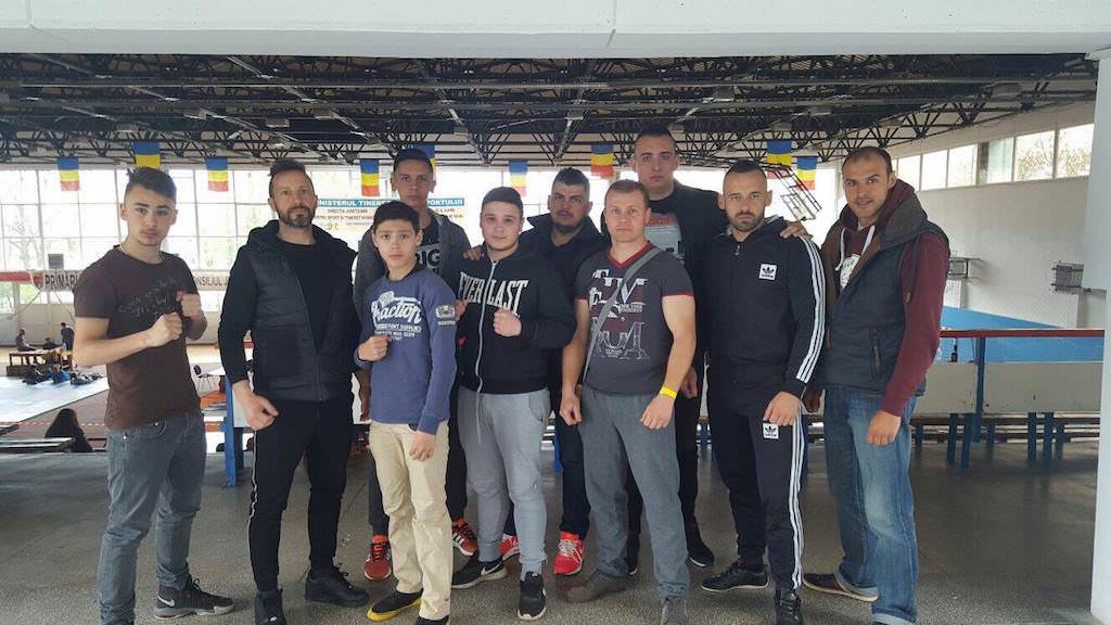 performanțe frumoase ale sportivilor de la puma sibiu în gala de kickboxing din deva