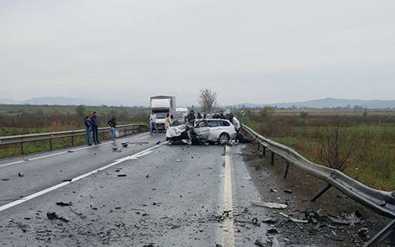 UPDATE FOTO Accident grav pe DN1 - Un tânăr din Bacău a murit și alți trei oameni au fost răniți. Șoferul vinovat e din Vâlcea update foto accident grav pe dn1 - un tânăr din bacău a murit și alți trei oameni au fost răniți. șoferul vinovat e din vâlcea