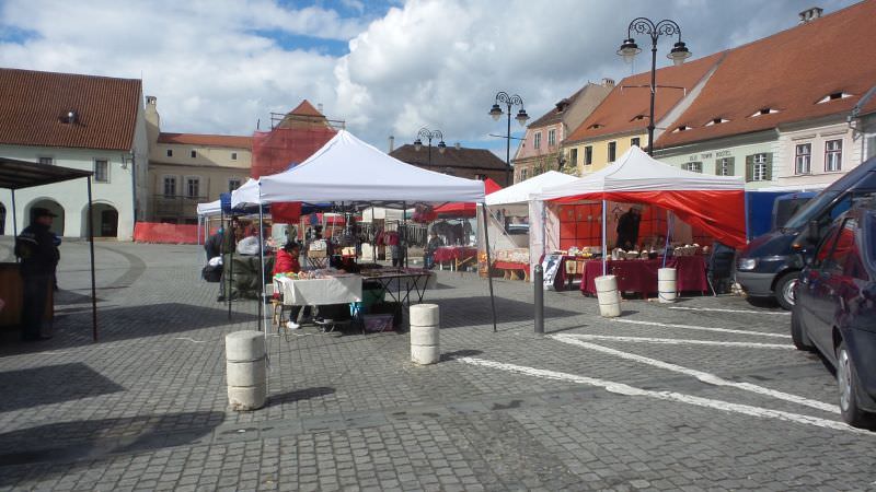 video foto - ziua romilor în piața mică. mai slab ca în anii trecuți
