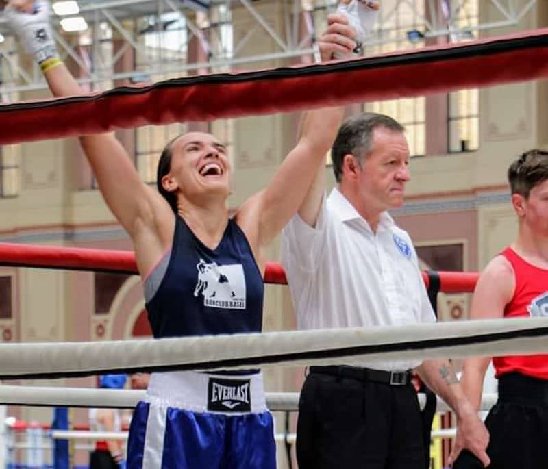 video foto tânără din cisnădie cea mai bună din lume la box. performanțele gabrielei trudite pe meleaguri elvețiene