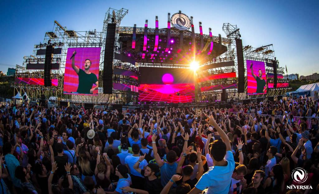 live video – dj din sibiu la neversea. arias și jay ko la cel mai tare festival al momentului. imagini live (ora 19.00)