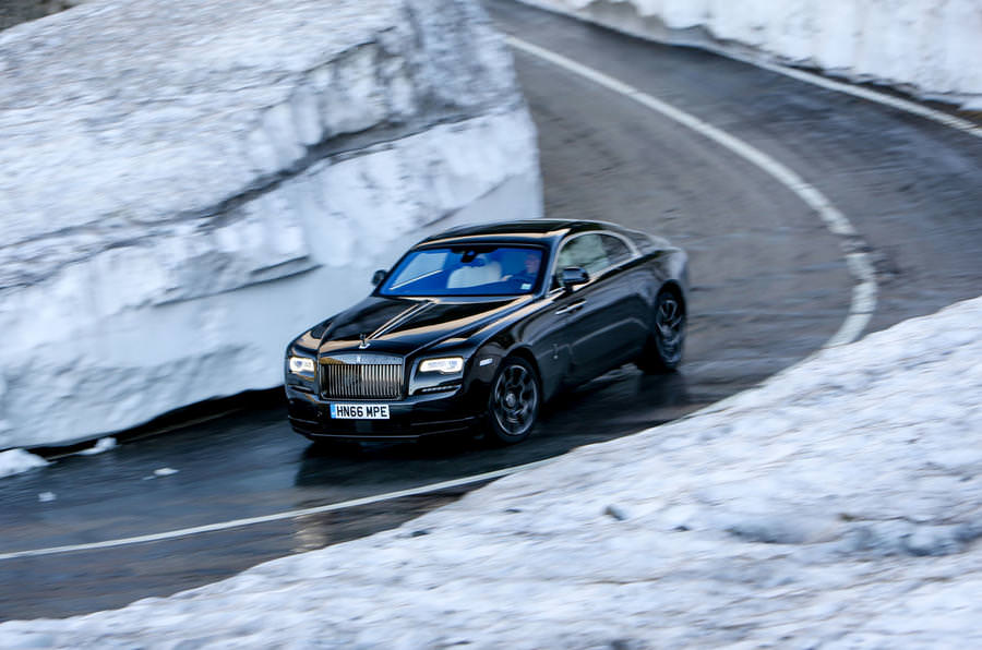 foto - cel mai luxos rolls royce la plimbare prin sibiu și pe transfăgărășan. imaginile sunt superbe