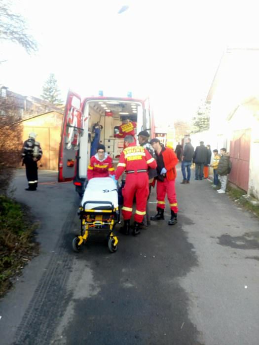 foto- incendiu pe strada ceferiștilor. cel putin o persoană rănită