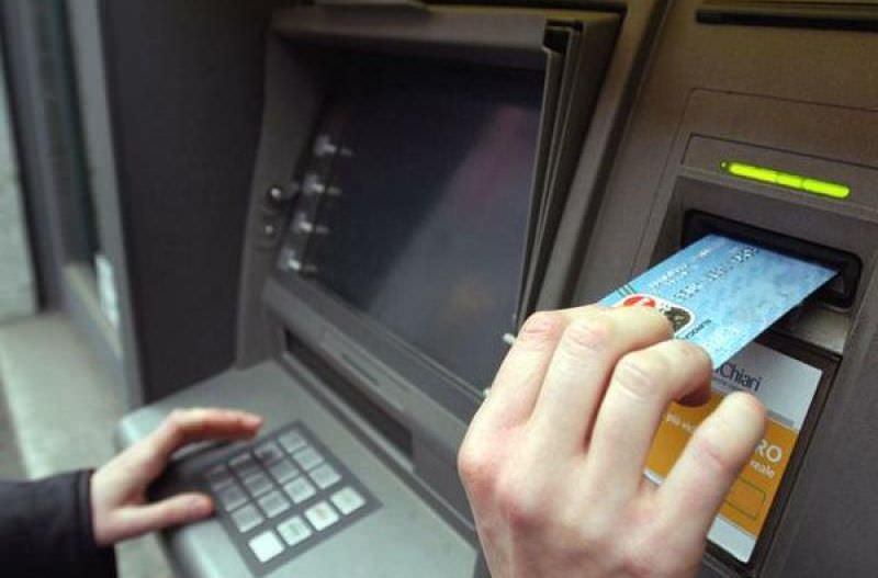 anunț important de la poliție - ce trebuie să verificați când scoateți bani de la bancomat
