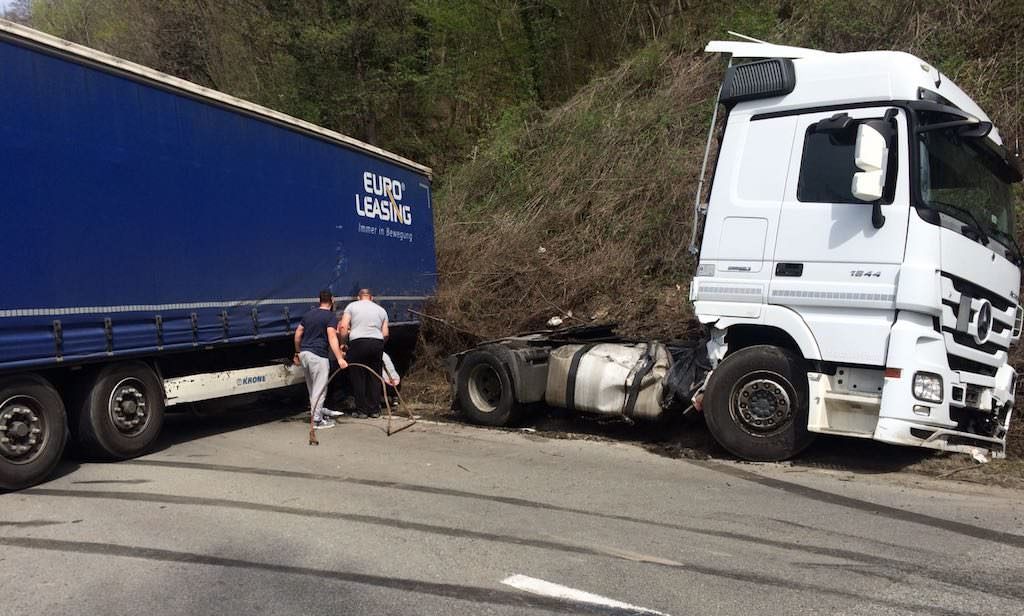 update foto - trafic blocat între sibiu și vâlcea pe dn7cc