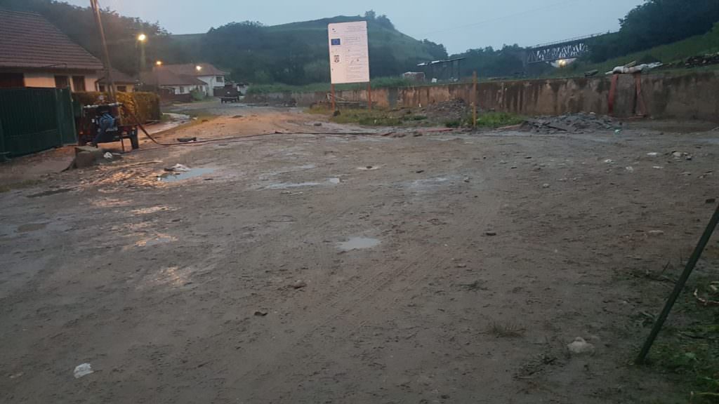 Foto - Cibinul rămâne în continuare la cote periculoase. Situația inundațiilor în tot județul foto - cibinul rămâne în continuare la cote periculoase. situația inundațiilor în tot județul