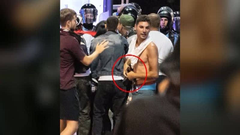 tânăr reținut pentru furtul armei jandarmeriței - reacție vehementă a acestuia