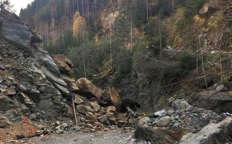 video foto – trei detonări de stânci la sădurel. zeci de kilograme de explozibil folosite