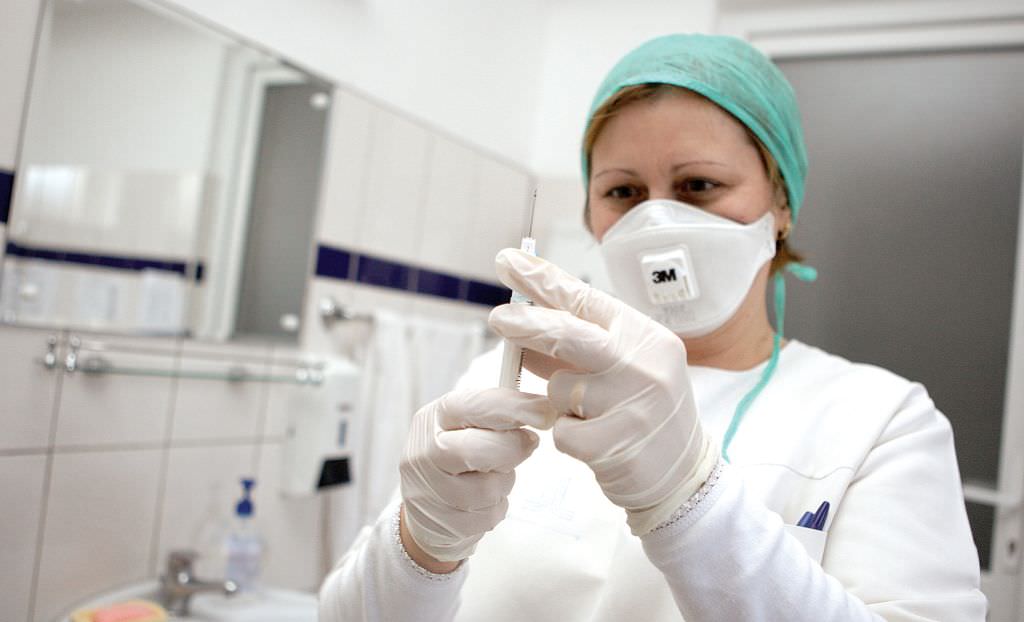 vizitele sunt interzise la pediatrie şi spitalul tbc; copiii nu mai au voie la judeţean