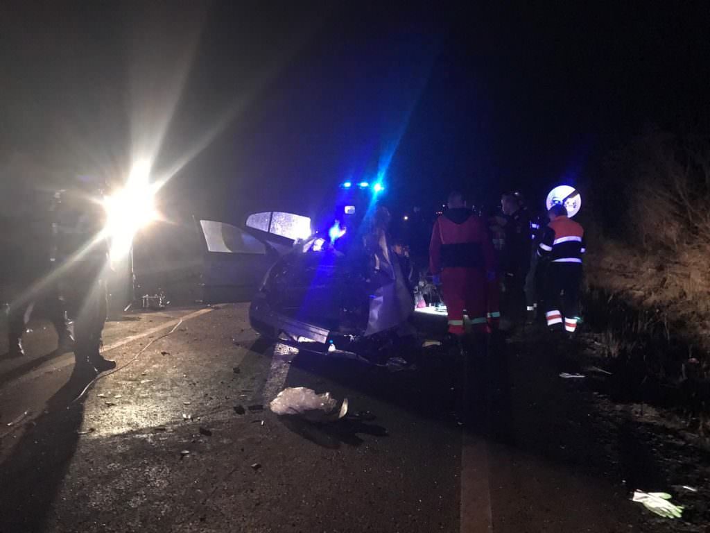 update video foto doi morți și trei persoane rănite într-un accident grav la dumbrăveni
