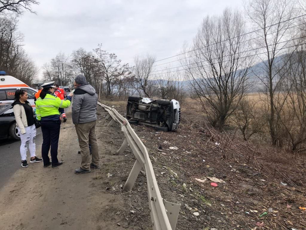 video foto - mamă și fiică rănite într-un accident cu trei victime pe dn14 la ieșirea din mediaș