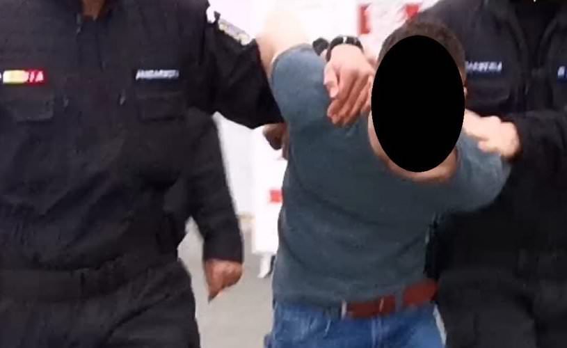 FOTO - Bătaie la Shopping City Sibiu - Cel puțin zece persoane implicate și o femeie rănită foto - bătaie la shopping city sibiu - cel puțin zece persoane implicate și o femeie rănită