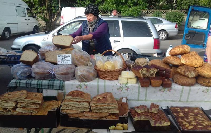 cea mai gustoasă pâine din sibiu – tanti maria o frământă manual și o coace în cuptor cu lemne