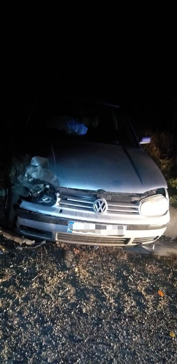 mașină aruncată în șanț în urma unui accident pe dn14 în laslea - șofer dus la spital