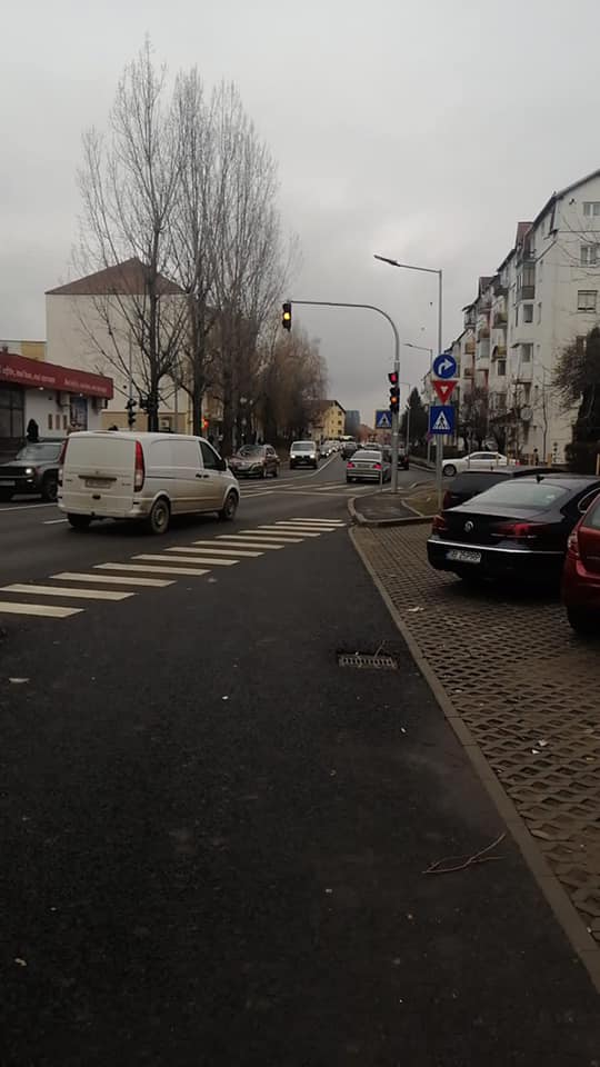 Se circulă greu pe Calea Cisnădiei - Polițiștii testează semafoarele electrice se circulă greu pe calea cisnădiei - polițiștii testează semafoarele electrice