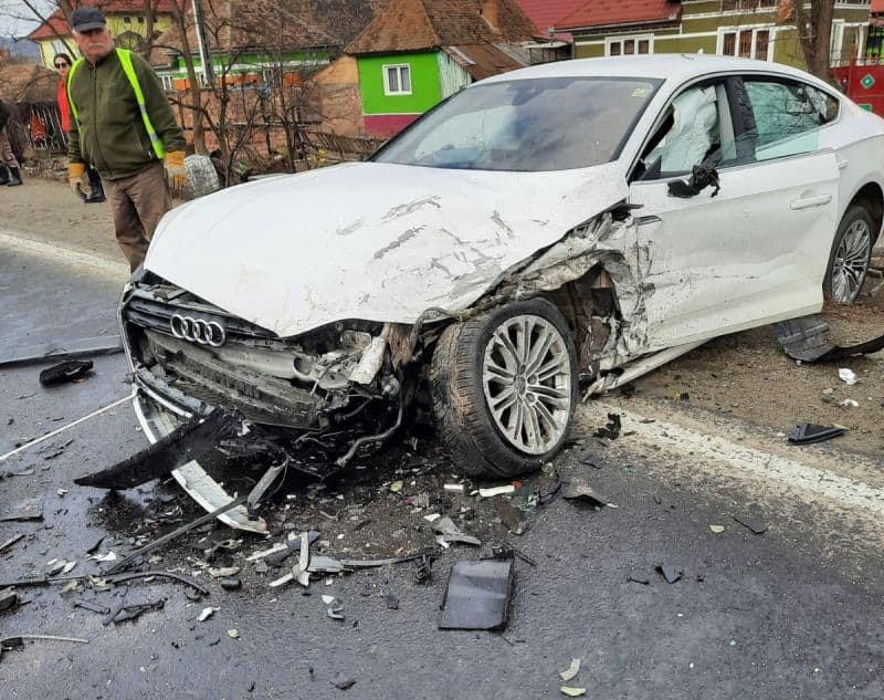 update video foto accident pe dn1 la porumbacu de jos - cel puțin trei victime