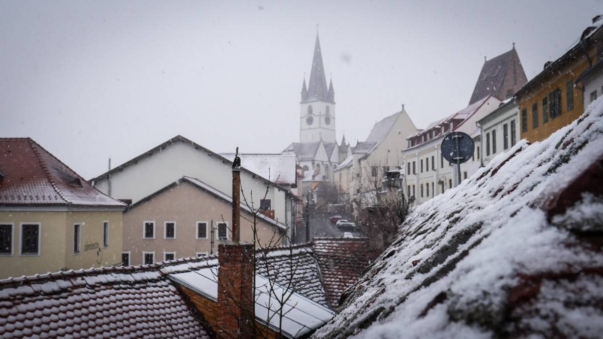 cod galben de vreme rece și ninsori la sibiu. temperaturile scad până la minus 17 grade