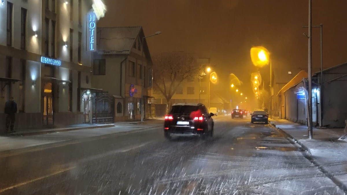 VIDEO FOTO: Se circulă în condiții de iarnă - Prima tamponare a avut loc la Piața Cibin video foto: se circulă în condiții de iarnă - prima tamponare a avut loc la piața cibin