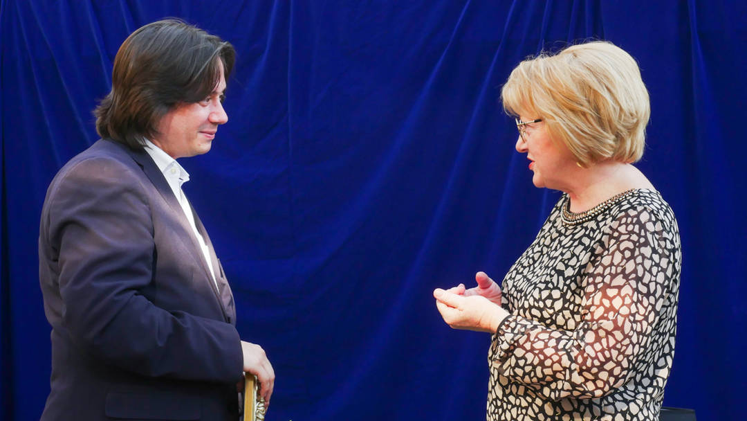 GALA AIOS - Gabriel Bebeșelea, Ambasador onorific al Sibiului - ”Mă simt foarte norocos că m-am născut la Sibiu” VIDEO gala aios - gabriel bebeșelea, ambasador onorific al sibiului - ”mă simt foarte norocos că m-am născut la sibiu” video