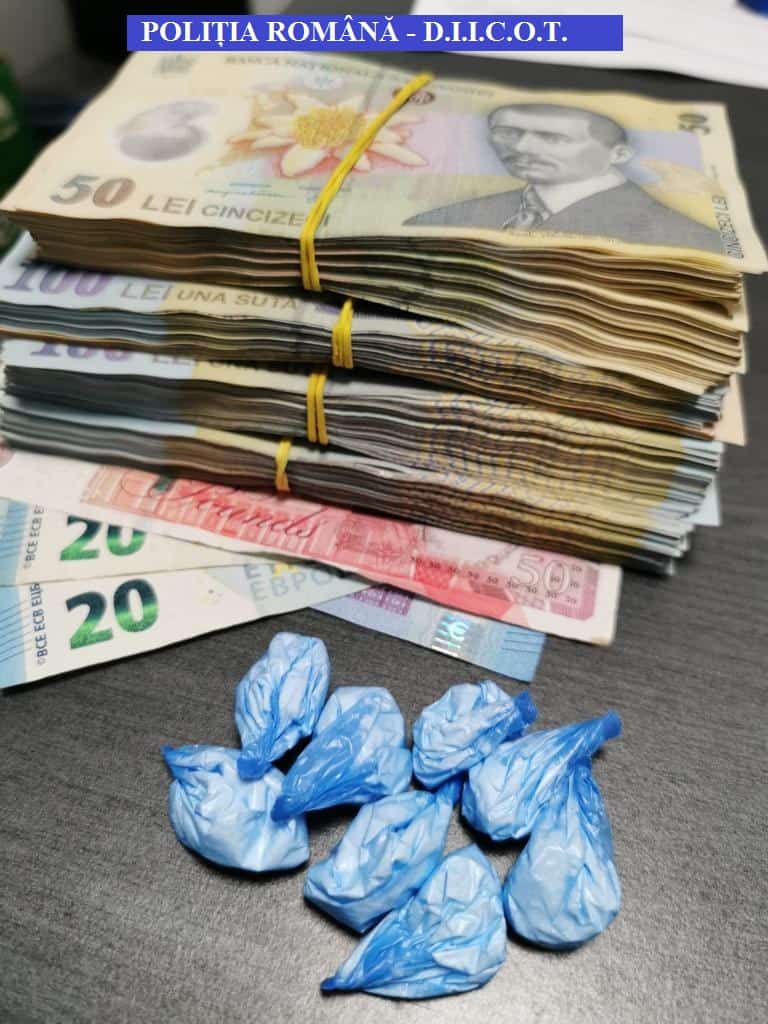 VIDEO: Percheziții de amploare la Sibiu la persoane bănuite de spălare de bani - Mii de victime înșelate video: percheziții de amploare la sibiu la persoane bănuite de spălare de bani - mii de victime înșelate