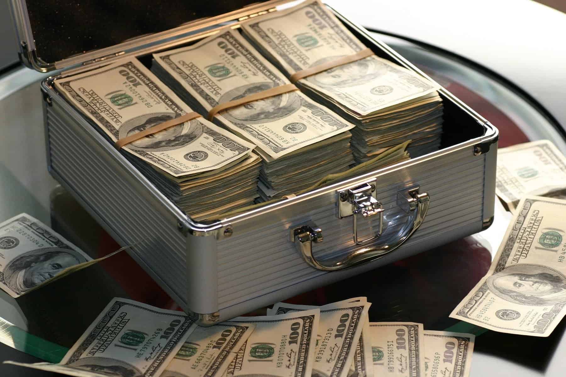 salarii colosale la ulbs și aft sibiu - unii profesori și rectori câștigă peste 110.000 de lei pe an