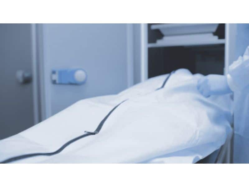 bărbat găsit viu după ce fusese declarat mort și a stat șapte ore în camera frigorifică la morgă