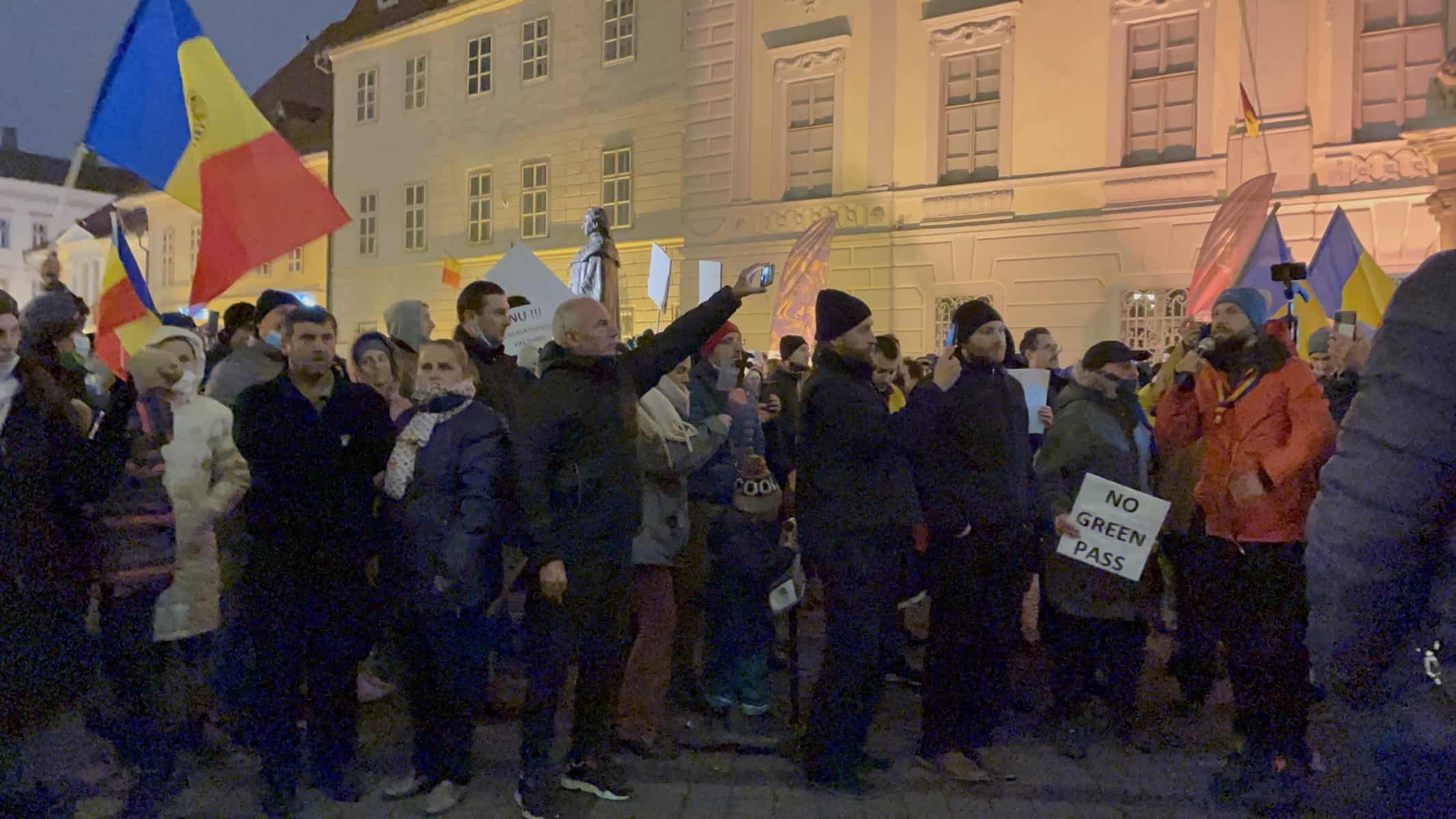 video foto: protest în piața mare împotriva vaccinării și certificatului verde - „stop psihoza”