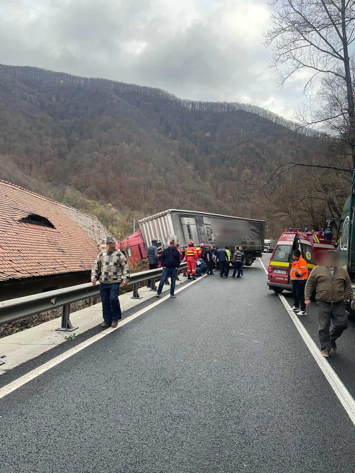 update șofer de tir încarcerat pe valea oltului după ce a lovit un imobil în lazaret