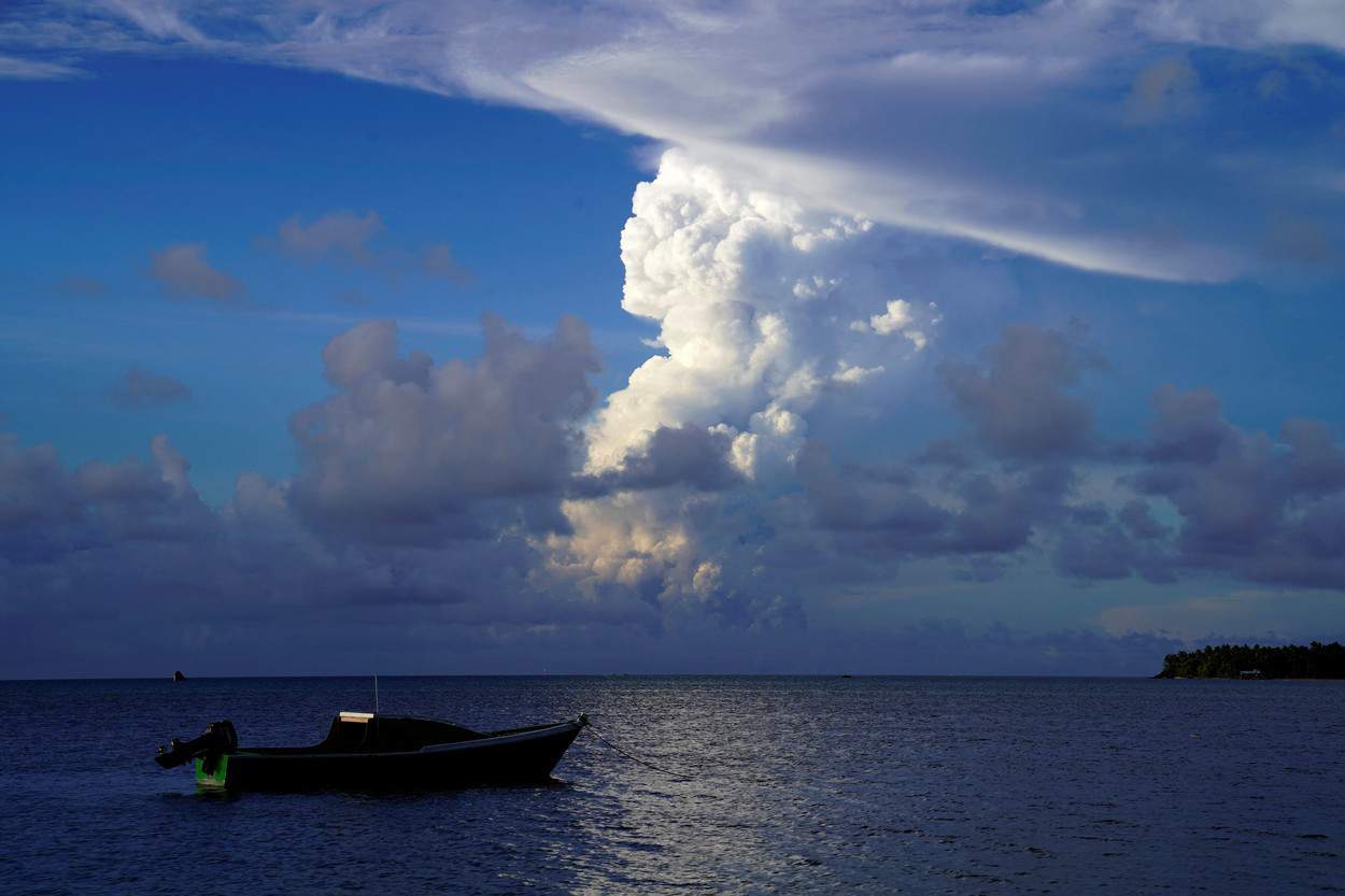 foto video erupţia unui vulcan subacvatic din tonga s-a văzut din spaţiu