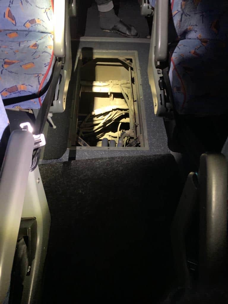 foto peste 2.000 de pachete de ţigări de contrabandă descoperite într-un autocar ce mergea de la chişinău la sibiu