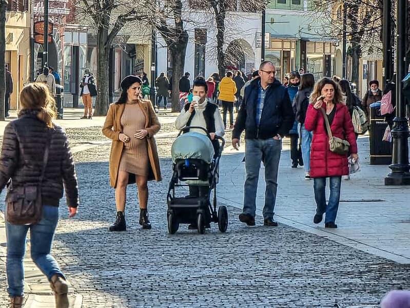 raport ins - populația româniei este în scădere - fenomenul de îmbătrânire s-a accentuat