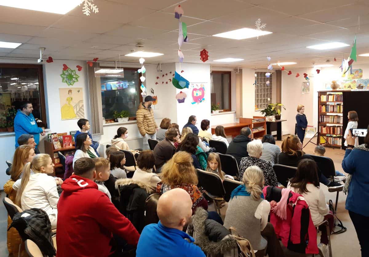 foto copiii înscriși la atelierele de actorie de la biblioteca astra şi-au prezentat piesele în faţa spectatorilor